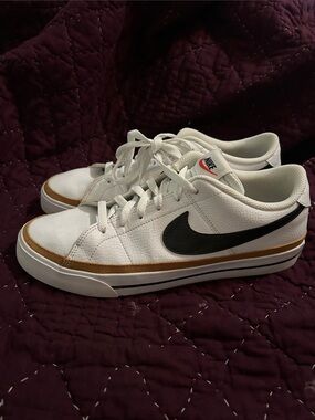 Nike Legacy Court Women’s shoes Sz 11